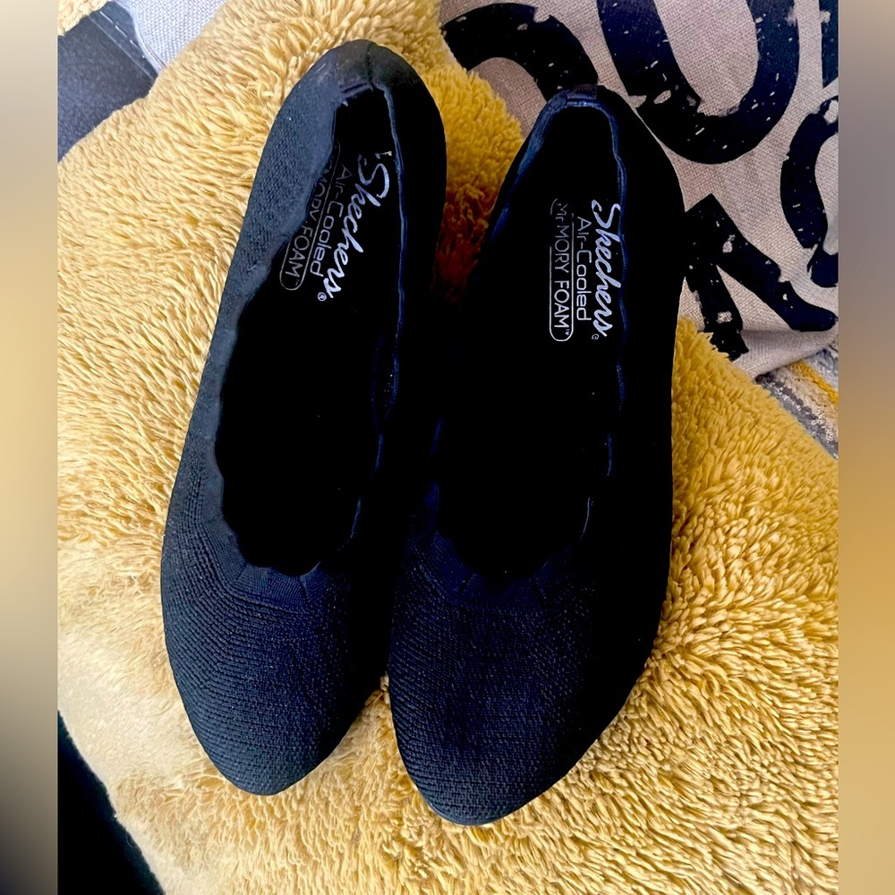 Skechers air-cooled foam memory flat 9.5